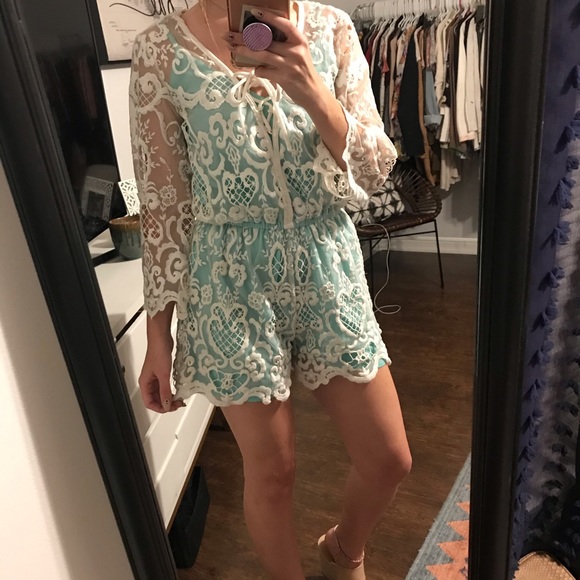 Pretty lace romper - Picture 2 of 9